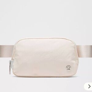 Lululemon everywhere belt bag